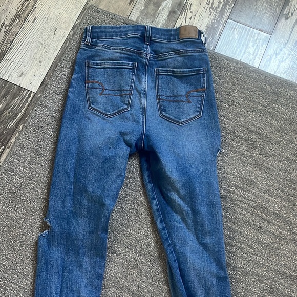 American Eagle jeans size 2 barely worn $20 - Picture 2 of 2